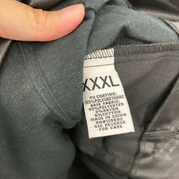 New Madden NYC size XXXL Black Faux Leather Belted High Rise Shorts - Picture 3 of 11